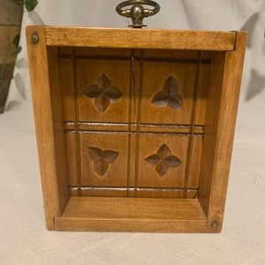 Vintage pilgrim butter mold with trillium pattern - turn of the century